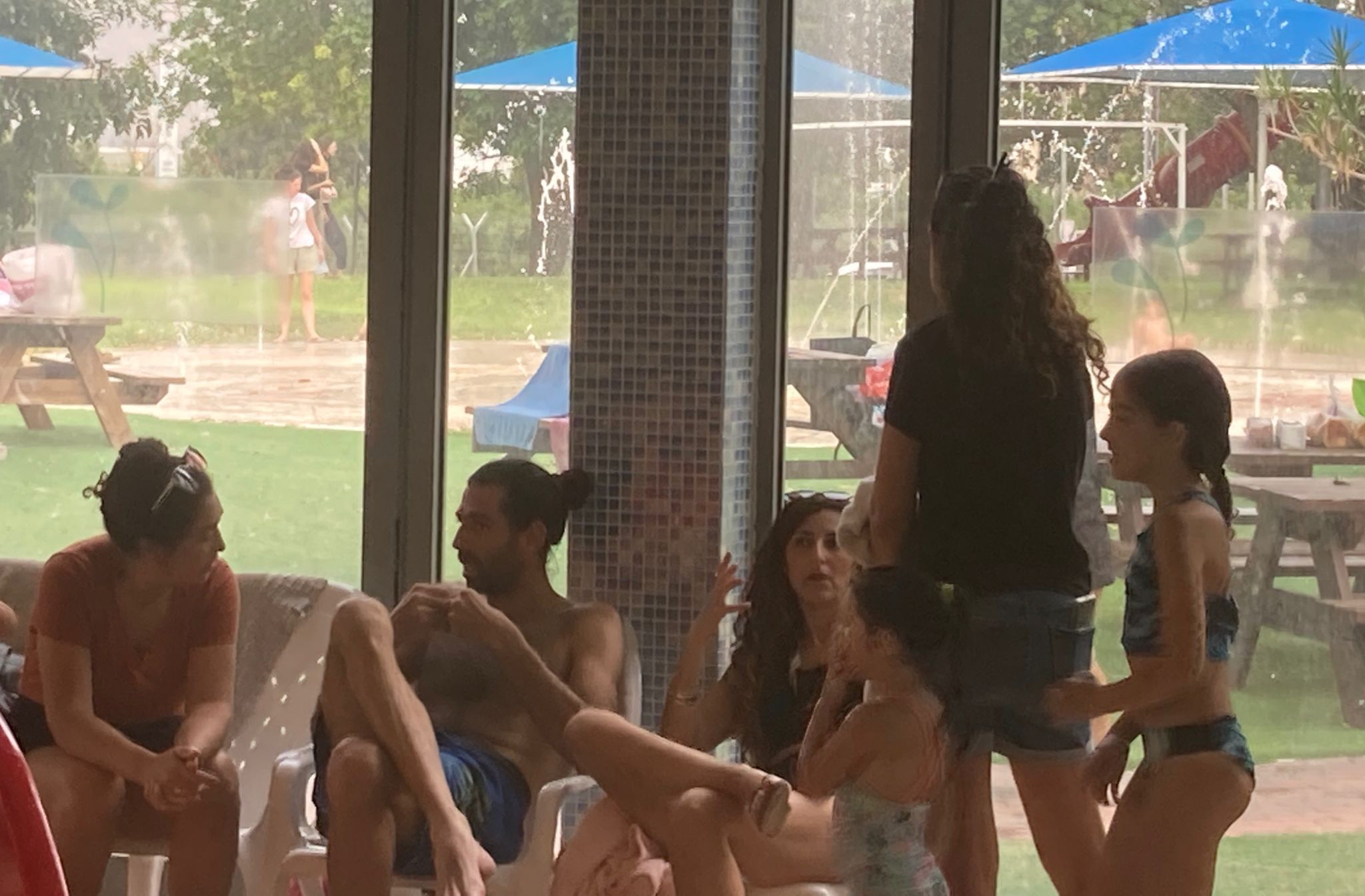 בית איל - נגה ועדי יוגב, עדי ומעוז כחלון, דורית בן שחר.jpg