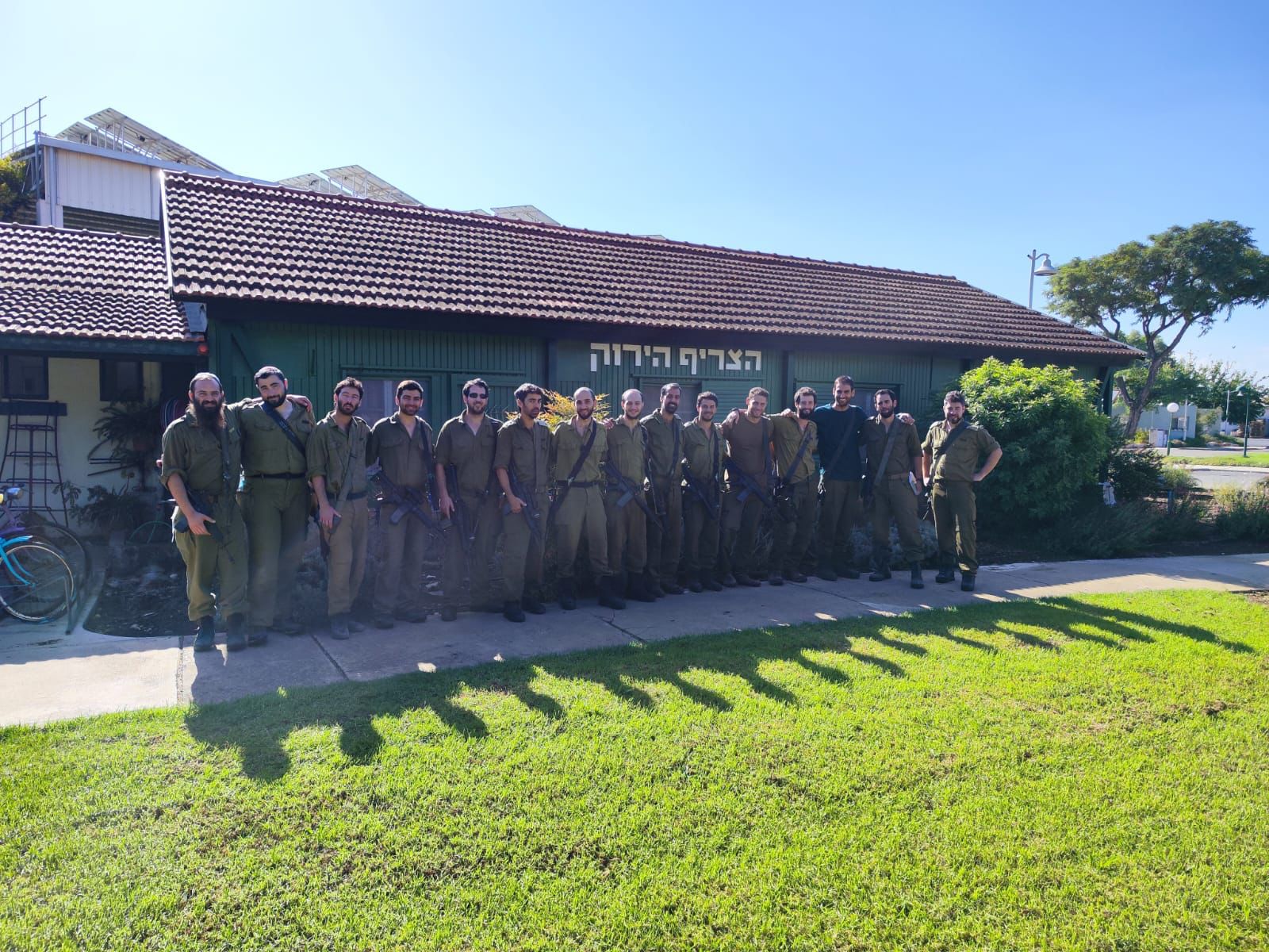 יום ה 19-10 -חיילי פלסר 8 בצריף הירוק.jpg