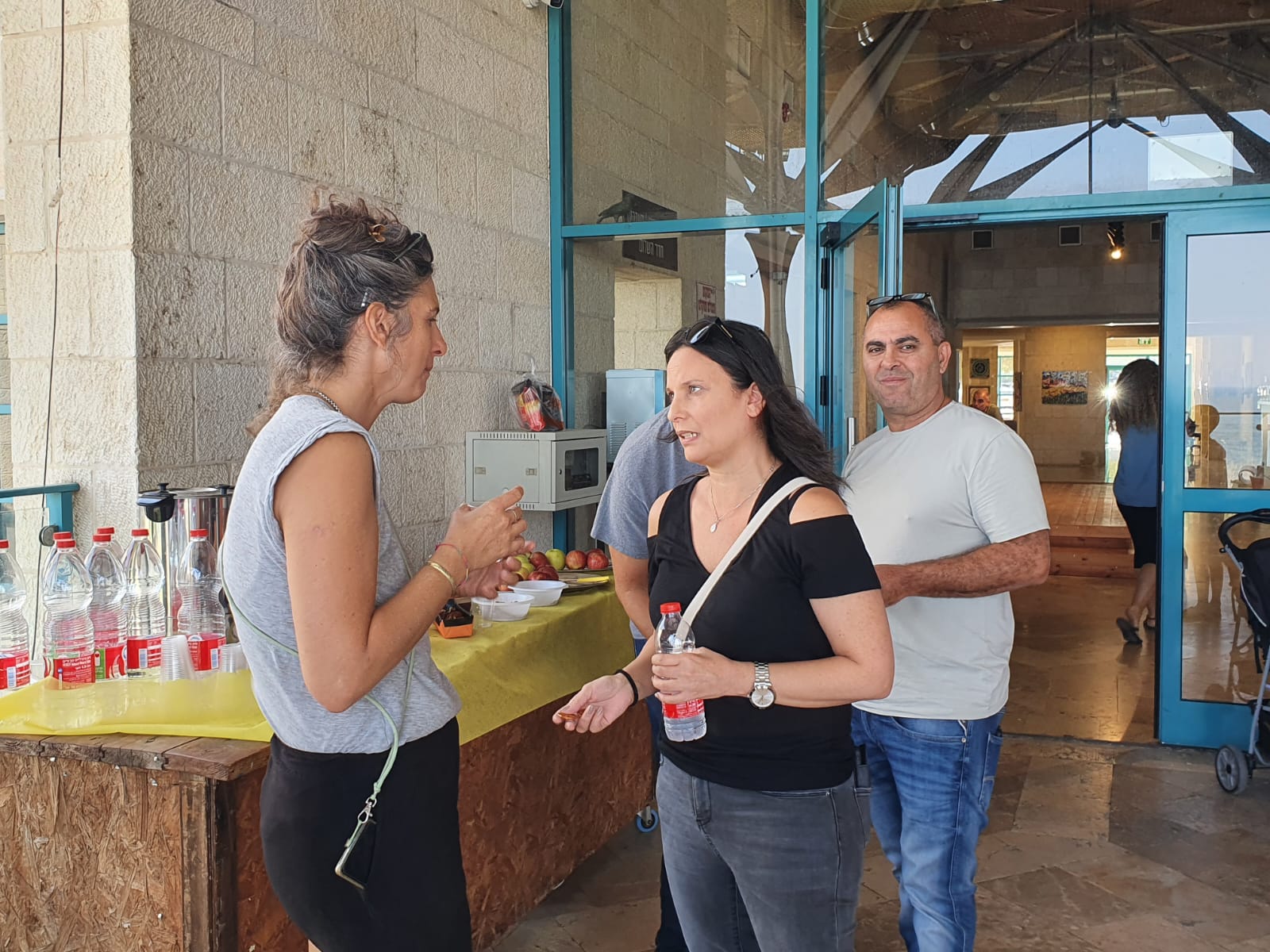 מפגש קהילתי בבית גבריאל יום ג  24-10 - צילום נופית אלון   דודי סיסו מיטל סיסו נטע אגסי.jpg