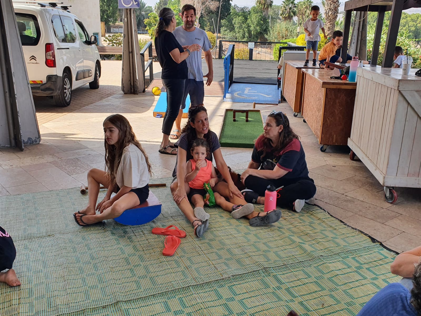 מפגש קהילתי בבית גבריאל יום ג  24-10 - צילום נופית אלון   כרמל אגסי, עדי יוגב, לוטם ונגה יוגב.jpg