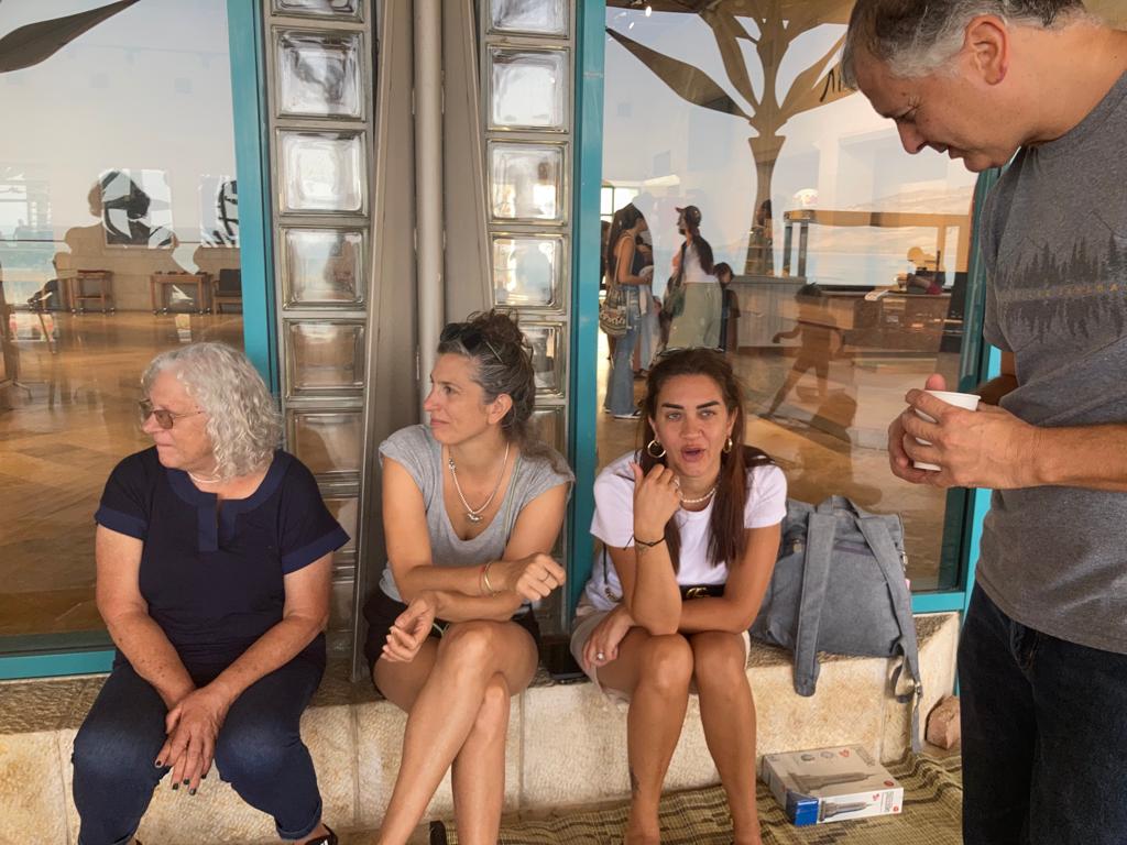מפגש קהילתי בבית גבריאל יום ג  24-10 - צילום סיון מזרחי    גיל לב, סיוון לביב, נטע אגסי מרון , סמדר אגסי.jpg