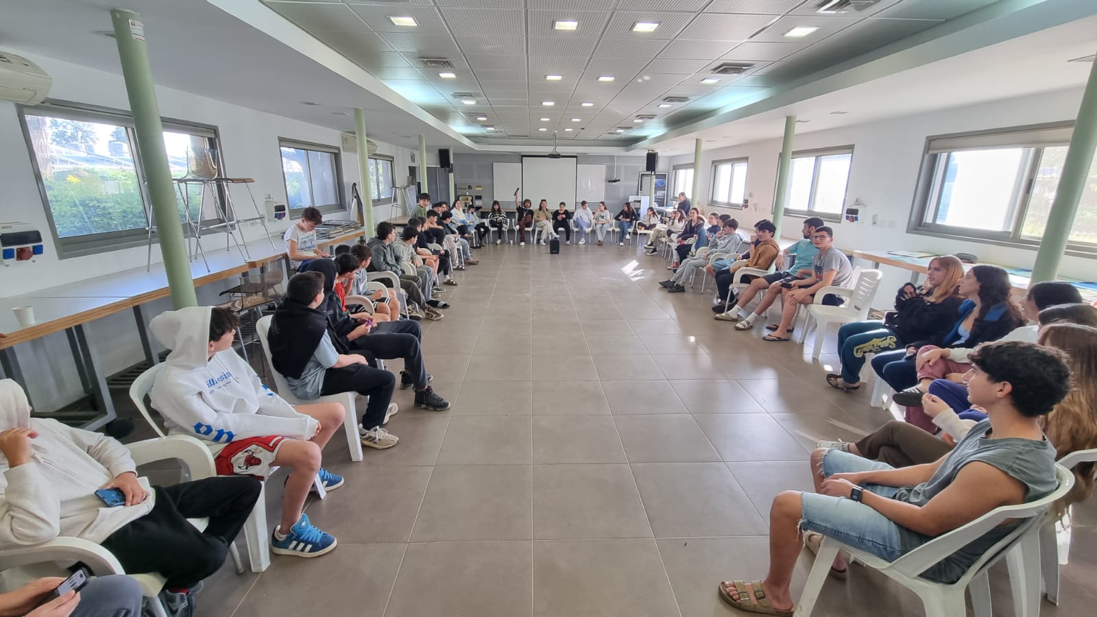 סטילה ונס צילום מיטל לוטנר באו לבקר את הנערים.ות שלנו.jpg
