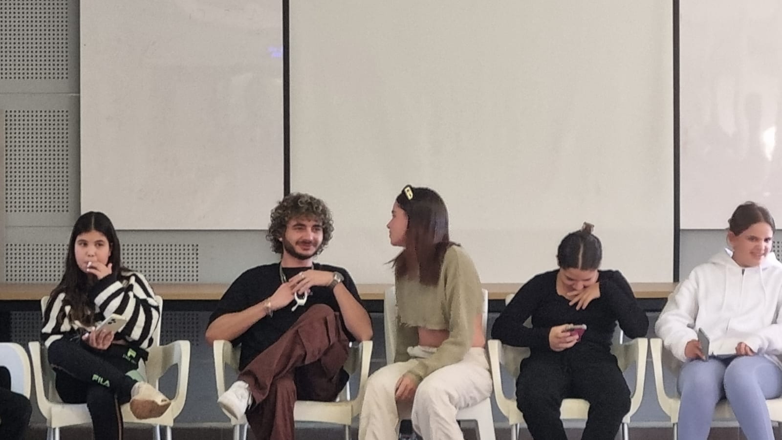 סטילה ונסצילום מיטל לוטנר באו לבקר את הנערים.ות שלנו 1.jpg
