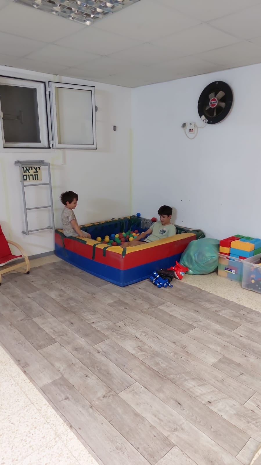 פעילות חינוכית -עומר ועידו פינטו צלמה טל פינטו14.jpg