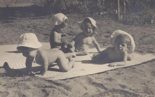 ציר זמ - 1939 בנטעים מרדכי פימנטל,רחלי( פרומן), תמר .jpg ציר זמ - 1939 בנטעים מרדכי פימנטל,רחלי( פרומן), תמר .jpg