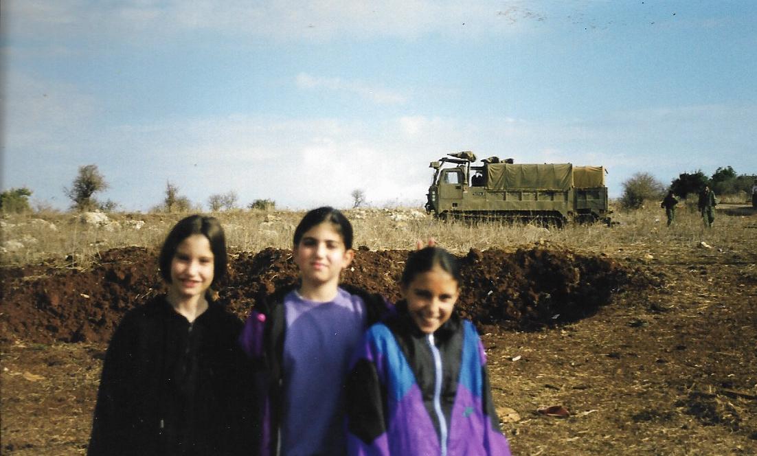 קיטנת דולב 1988 - 11. במרכז לימור ששון.jpg