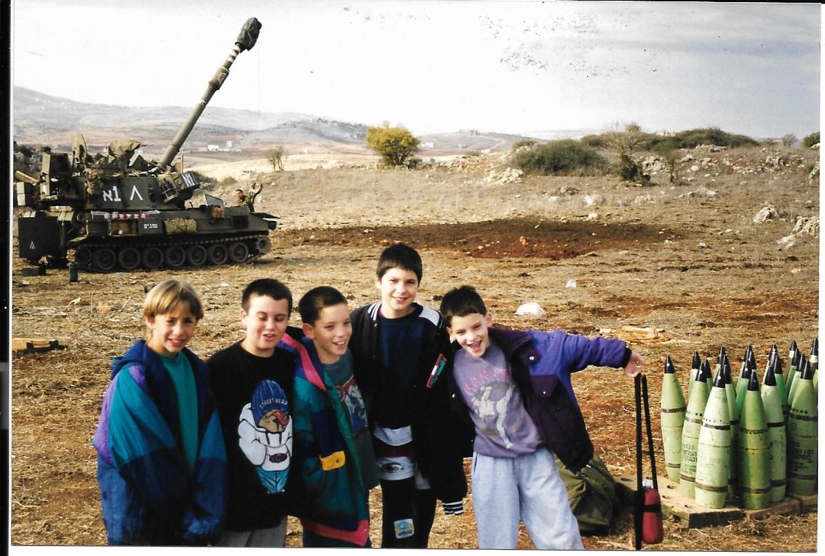 קיטנת דולב 1988 - 14. עמית, תום, דור, עומרי, מעין.jpg