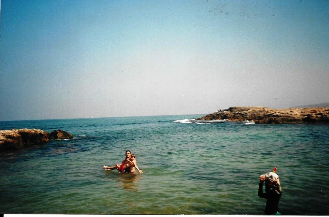 קיטנת דולב 1988 - 37. חוף מכמורת .jpg