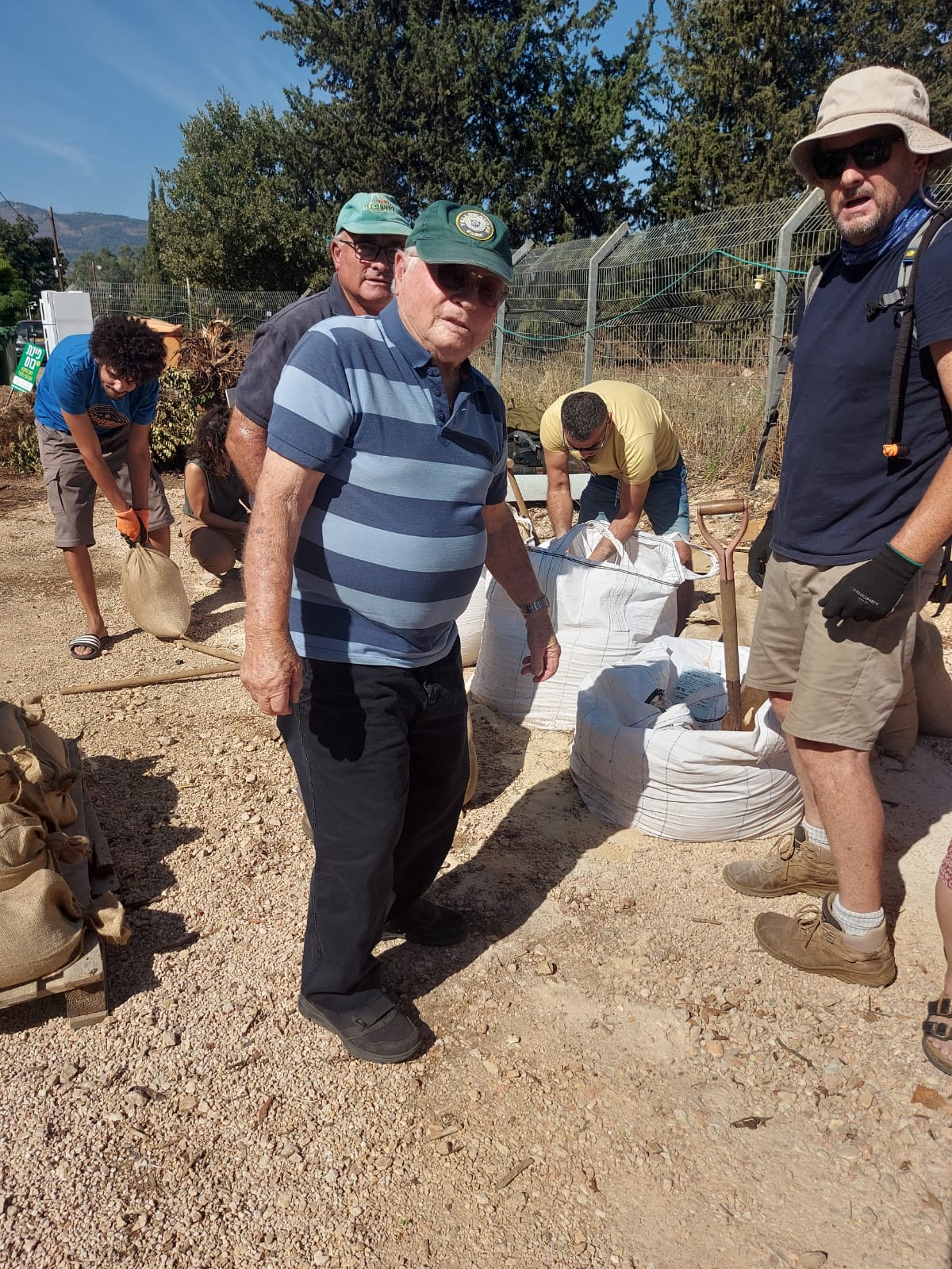 שבת 21-10 -רפי וינמן - הוא לא יעזוב את הקיבוץ בחיים וירון , עומרי תמיר, נדב ברכה.jpg שבת 21-10 -רפי וינמן - הוא לא יעזוב את הקיבוץ בחיים וירון , עומרי תמיר, נדב ברכה.jpg