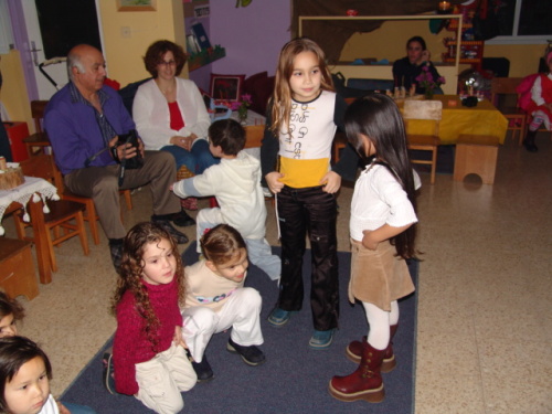 1117_חינוך - חג חנוכה - גן שיטה - 2004 - 6.JPG