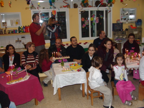 1130_חינוך - חג חנוכה - גן שיטה - 2004 - 43.JPG