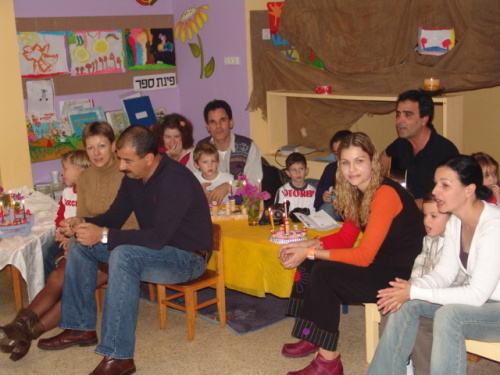 1132_חינוך - חג חנוכה - גן שיטה - 2004 - 45.JPG