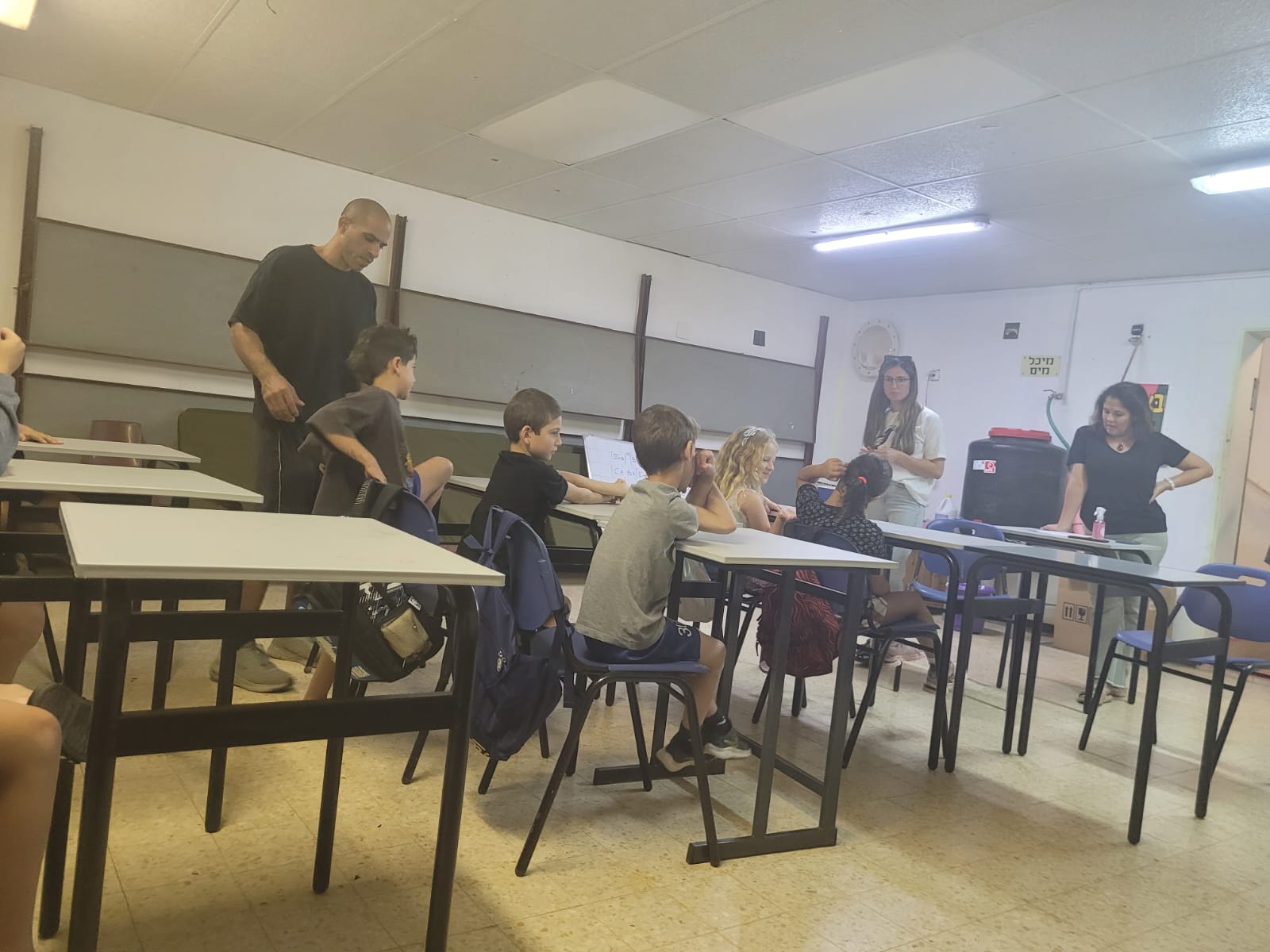 17-11-2023 - כיתות א-ד במקלט 1- כיתה א במקלט 1 .jpeg