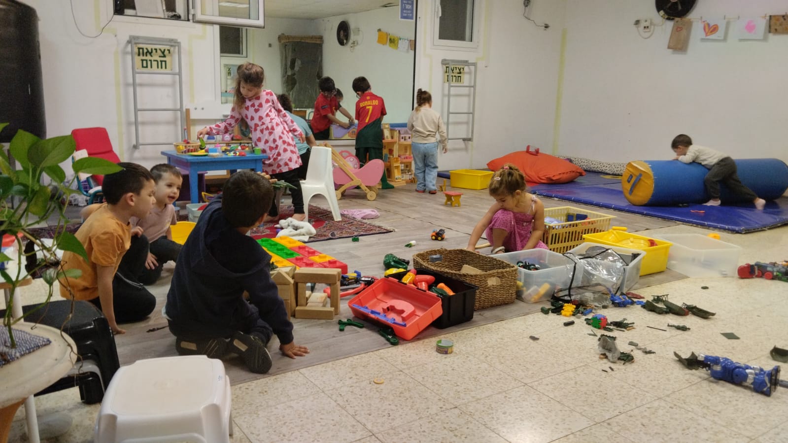 17-11-2023 - מקלט 21 3-6 - 4.jpeg