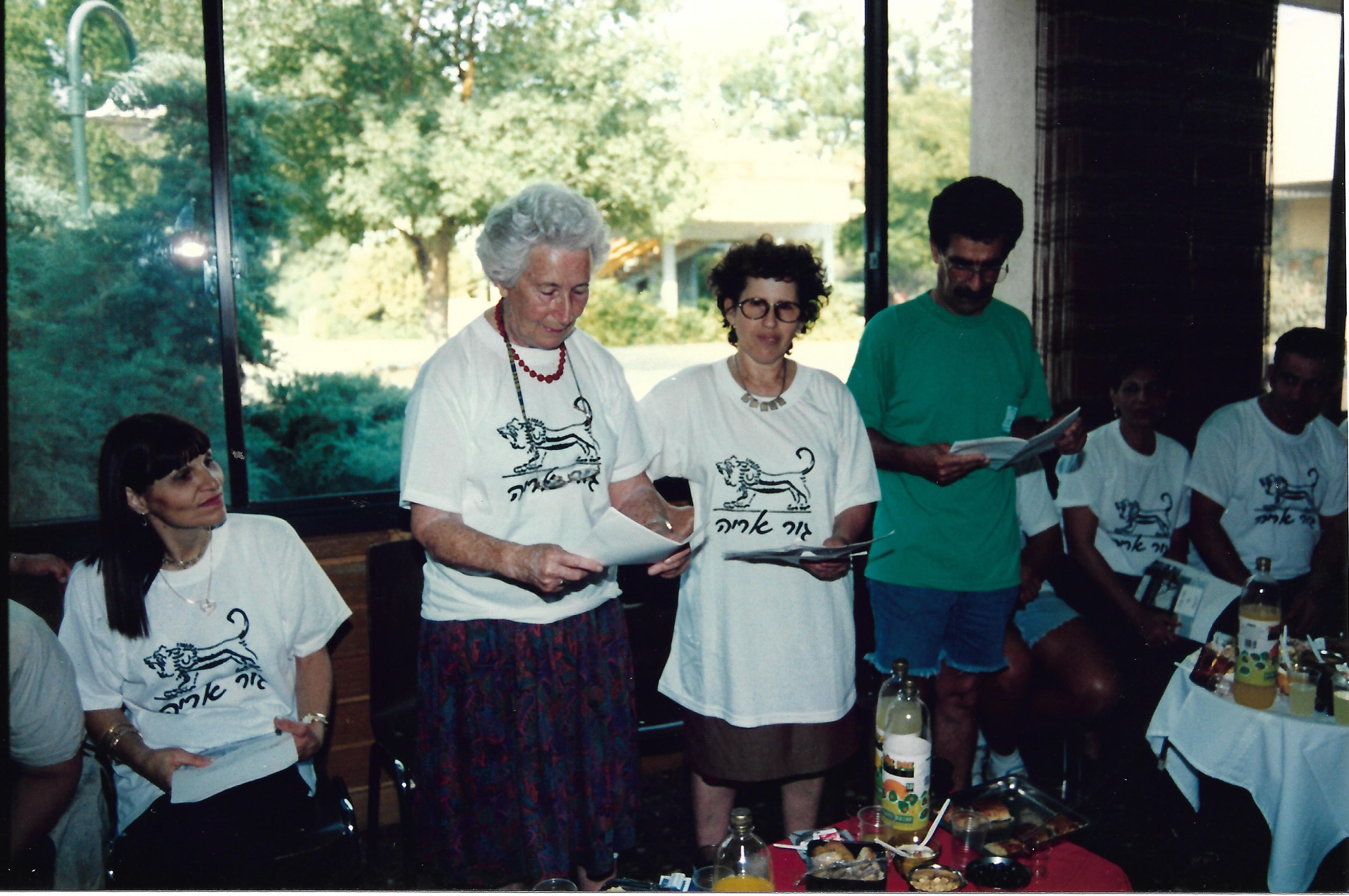 6. רות קגל, רחל מצר, נסים דהאן בחג 40 לגורים -1994.jpg 6. רות קגל, רחל מצר, נסים דהאן בחג 40 לגורים -1994.jpg