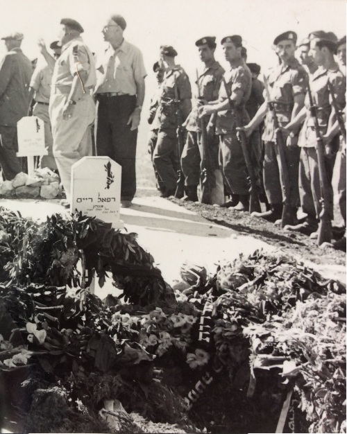8033_הקבר הטרי של רפי רייס בהר הרצל 1954.jpg