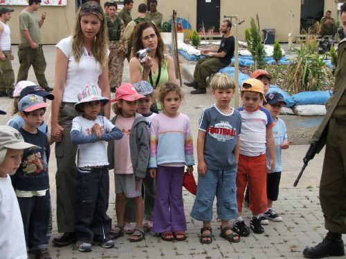 966_חינוך - ביקור גן שיטה בבסיס צבאי - 2005 - 302.JPG