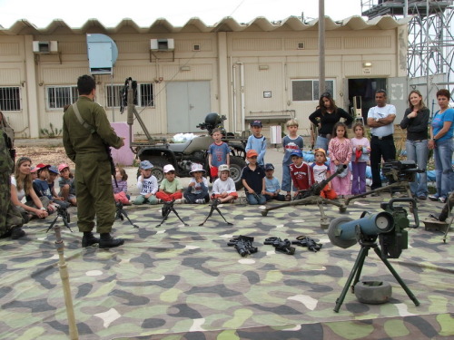 968_חינוך - ביקור גן שיטה בבסיס צבאי - 2005 - 310.JPG
