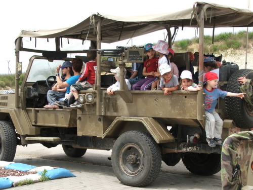 977_חינוך - ביקור גן שיטה בבסיס צבאי - 2005 - 347.JPG