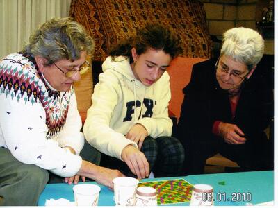 אלבום שחור 2009 - 2010  0063. כתת לב. משמאל שוש בן דוד. מימין חוה שלזינגר..jpg