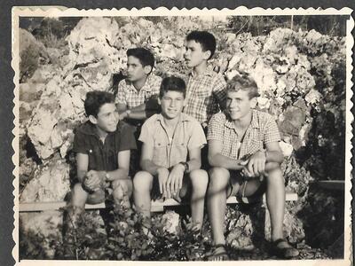 כלנית אלבום 3 - טיול 1959- אוריאל בן אריה, רמי אדן, גיורא פלד, רפי סלע, אליה דגן.jpg