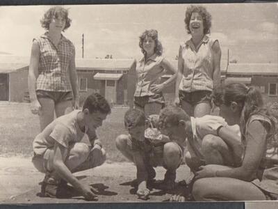 כלנית אלבום 3 - כיתה ח בצריף הירוק 1958.jpg