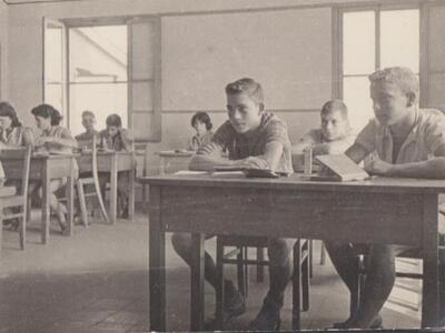 כלנית אלבום 3 - צריף הירוק כיתה ח 1958.jpg