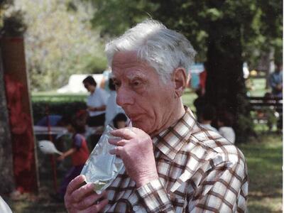 מרדכי לוונו ביום הילד שנות ה20001.jpg