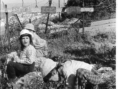 קבוצת שקד - 114. סיגל ורקפת בגבול הלבנון משגב עם 1974.jpg