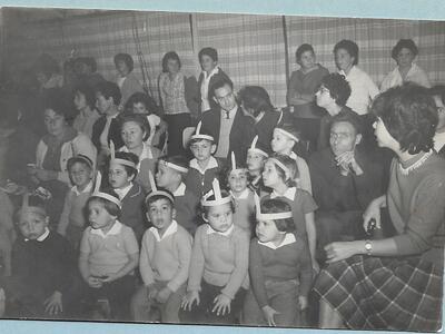 086._קב'_דרור_בחנוכה_תשכ'ג-מימין_תמר_לוי,_אברהם_גרצר,_נירה,_ורדה 1963 .jpg