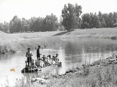 100._קב'_דרור-חרמון_בנהר_הירדן_1965.jpg