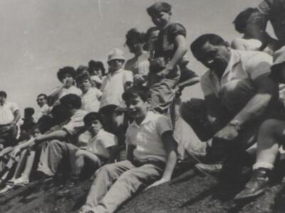 10124_אלבום 34 - שלמה קוגל 75. שבועות מזוהים - יעקוב בן דוד_ עופר קוגל_ טליה לוטנר_ ריכי. 1965.JPG