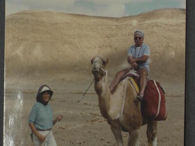 11788_39. משמאל שולי קציר בטיול גמלים בנגב.jpg