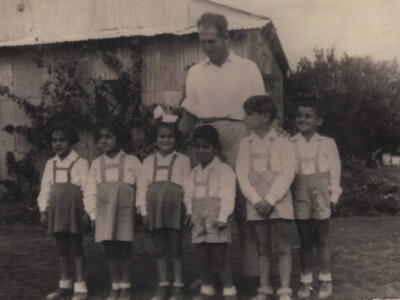 162_קב נחליאלי - יצחק פימנטל המורה הראשון - כיתה א מרדכי פ. נסים ד. תמר ש. אורה גל. חיהפ 1946. .JPG