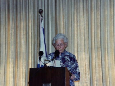1777_חג החמישים - 051. רות קגל נואמת בבית הנשיא 4.4.1990.jpg