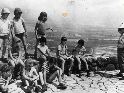 22. קב גולן בטיול שנתי עם המורה חדוה 1972.jpg