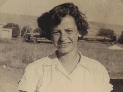 2325_6.2. מי מכיר את הנערה_ מה שמה.jpg