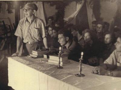 2363_19.1. נציג עלית הנער במסיבת סיום של תקופת הנער 1951.jpg