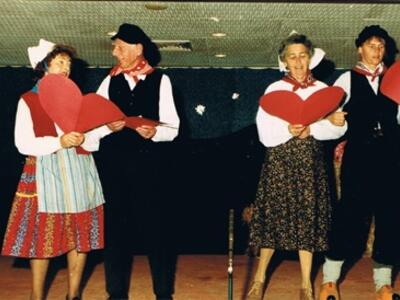 3178_f5_הצגה בחוליות-2 1986.jpg