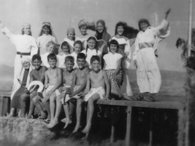 73_6_חג הביכורים - 1956.jpg