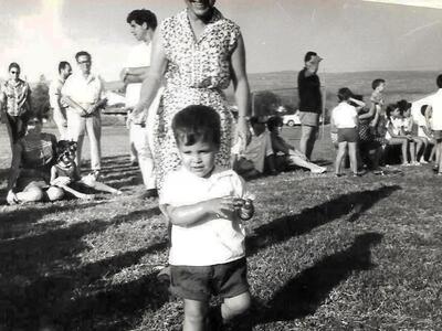 8. אלבום 32 אירועים שונים -  חג השבועות בשדה נחמיה 1966.jpg