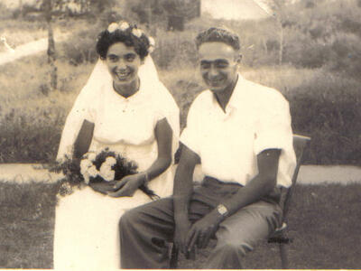 9543_אברהם ומרים גרצר בחתונתם חוליות 1955.jpg