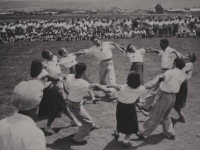 1943