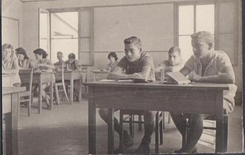 כלנית אלבום 3 - צריף הירוק כיתה ח 1958.jpg