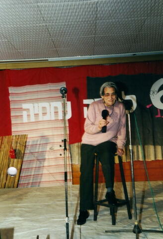 1470_חג ה-60 שנת 2000 - מסיבה בחדר האוכל -  אסתר שוהם.jpg